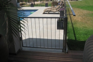 שער נירוסטה כניסה לבריכה שער נירוסטה כניסה לבריכה